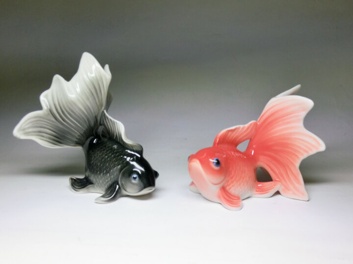 楽天市場 陶器製 ペア 金魚 赤黒 癒しグッズ 風水グッズ ヒーリング Goldfish 財運 金運 金運アップ ゴールドフィッシュ チョウビ トサキン エイコウストア 開運金運縁起万屋