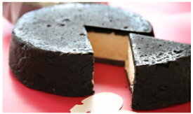 まっ黒 チーズケーキ (Mサイズ 直径約14cm)(ラ・ファミーユ) | クロ クリーム チーズ フランス ブラック 濃厚 まっくろ ケーキ(n)