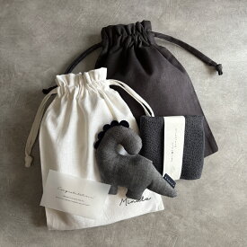 名入れ おむつポーチ 出産祝い 男の子 「恐竜にぎにぎ＋ハンカチ ＋コットンリネン巾着バッグ」 メッセージカード付き 日本製 がらがら 【 おむつケーキ シンプル ギフト かわいい おしゃれ 1歳 誕生日 プレゼント メール便送料無料】