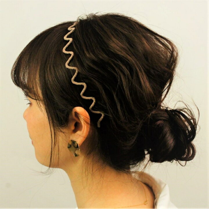 楽天市場 ウェーブカチューシャヘアアクセサリー ヘアアクセ ヘアアレンジまとめ髪 カチューシャ ヘアバンド ヘッドバンドシンプル オフィス カジュアル ウェーブ 波型大人 大人可愛い 細め 定番カラー デニム風 ファッション雑貨 Three Flags