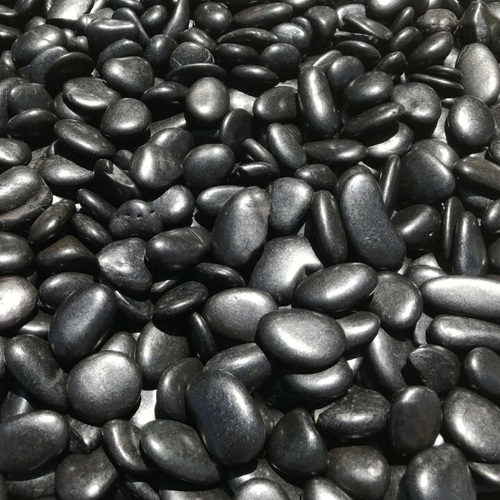 楽天市場】玉砂利 黒 黒玉石 磨き 中粒 約15mm−30mm 20kg 黒玉石 黒 