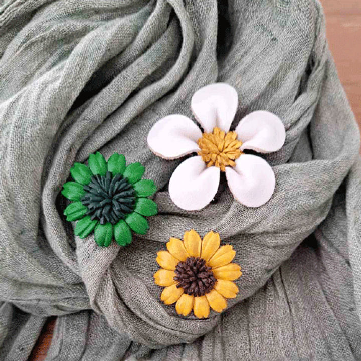 新品未使用ソロイストフラワーデザインレザーブローチ 新品未使用ソロイストフラワーデザインレザーブローチ 新品未使用