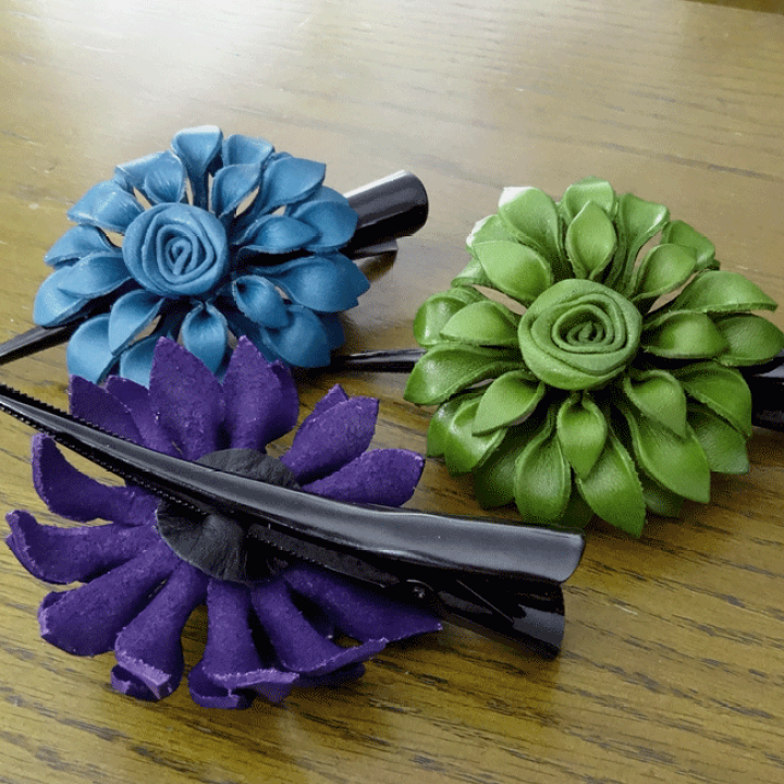 レザーヘアピン　グリーン （はる） ヘアクリップ/クリアクローバー/ヘアピン/NEO森ガール（バレッタ/ヘア