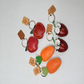 【送料無料】レザーキーホルダー 可愛い 果物 野菜 デザイン チャームキーホルダー革 レザーキーホルダー おしゃれ プレゼント ギフト 誕生日 お祝い 果物野菜キーホルダー りんご いちご 人参