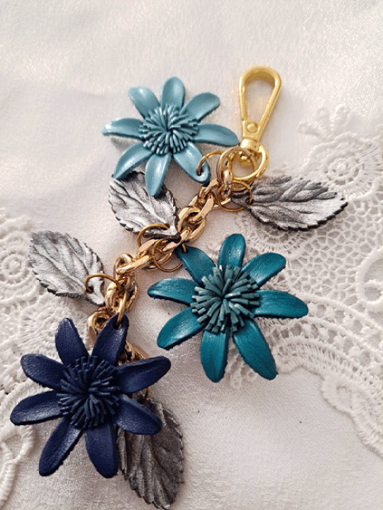 楽天市場】【送料無料】レザーキーホルダー 本革可愛いお花デザイン