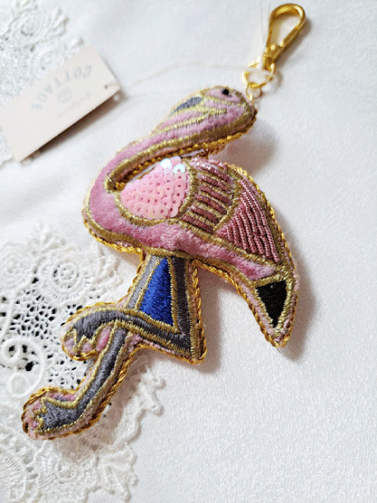 ショウガラゴ　ビーズ刺繍　ハンドメイド　チャーム　キーホルダー　アニマルモチーフ 楽天市場】【送料無料】インドザリ刺繍キーホルダー（フラミンゴ