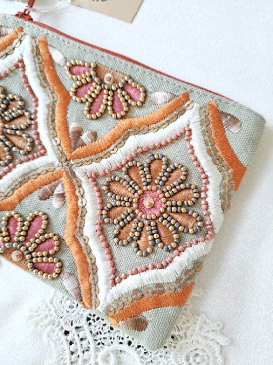 楽天市場】【送料無料】刺繍ポーチ ビーズ刺繍ミニフラットポーチ（3