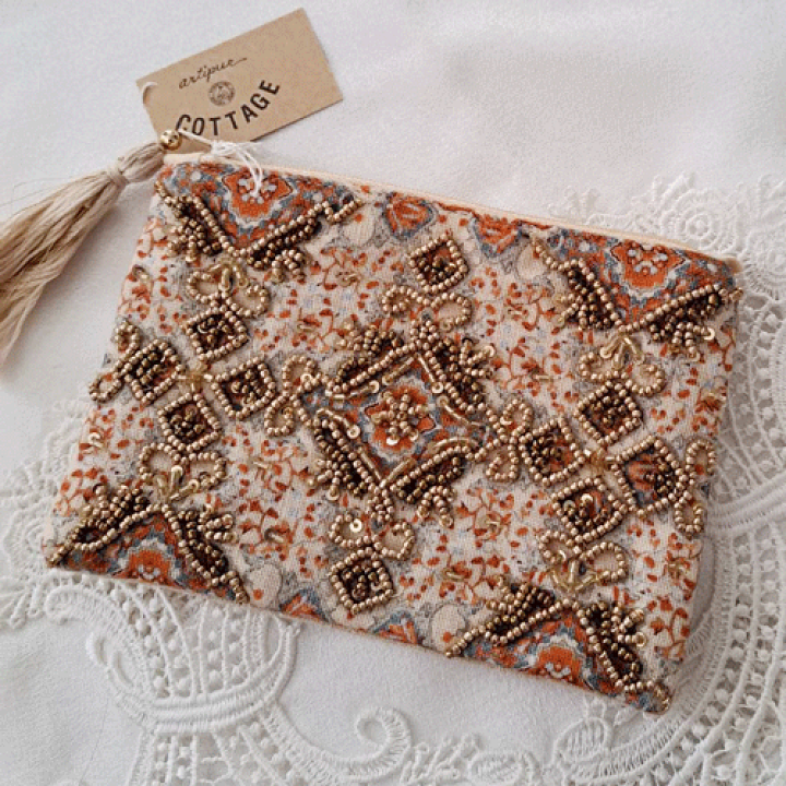 インド更紗模様のがま口ポーチ　モリス　手刺繍　ビーズ刺繍　ハンドメイド インド更紗模様のがま口ポーチ モリス 手刺繍 ビーズ刺繍