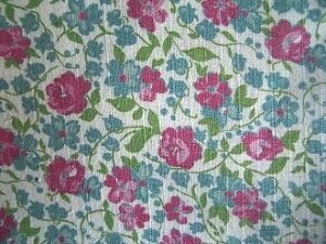 フィードサック  白地ピンクブルー小花 (1/4サイズ)