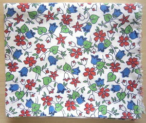 フィードサック 白地赤青お花と緑葉っぱ (フルサイズ)