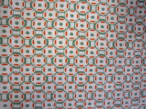 フィードサック 白地丸に赤緑幾何学模様 (1/16サイズ)