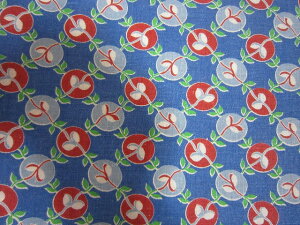 フィードサック ブルー地赤青丸いお花 (1/16サイズ)