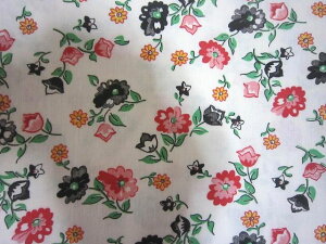 フィードサック 白地赤オレンジ黒小花 (1/16サイズ)