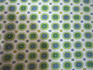 フィードサック  白地緑系幾何学模様お花 (1/16サイズ)