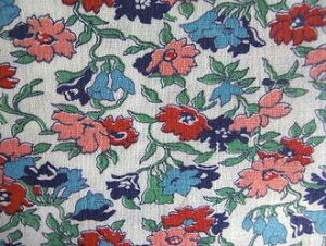 フィードサック 白地青赤サーモンお花 (1/4サイズ)