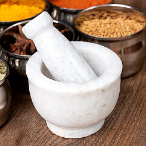 大理石のスパイスグラインダー 小 【高さ:6.5cm程度 直径:6.5〜7.5cm程度】 / すり鉢 カレー すりつぶす スパイスミル 乳鉢 インドカレー 調理器具 食器 アジアン食品 エスニック食材 食材【