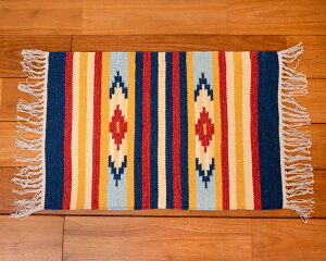 HANDLOOM RUG Rbg L Oy60cm×42cmz / 100% Ch L GXjbN 􉽊w͗l IeK lCeBu J[ybg AWA }bg G