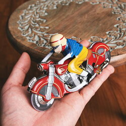 楽天市場 ゼンマイ式 アクセルターンを決めるクラシックバイクレーサー インドのレトロなブリキのおもちゃ ぜんまい式玩具 アメリカンバイク ブリキ玩具 ティントイ アジア エスニック 雑貨 インド雑貨 アジア雑貨 Tirakita