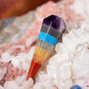 7チャクラのペンデュラム 占いやダウジング ヒーリングに使われるパワーストーンの振り子 / ネックレス インド アクセ ダウジングとチャクラ関連 スピリチュアル タロット インド占星術 宗