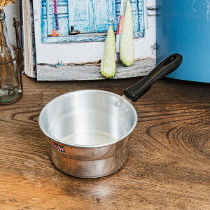 軽くて取り回しが便利な インドのアルミ片手鍋 チャイ煮出しなどに 直径14.5cm 650cc程度 / ソースパン 小鍋 調理器具 食器 アジアン食品 エスニック食材