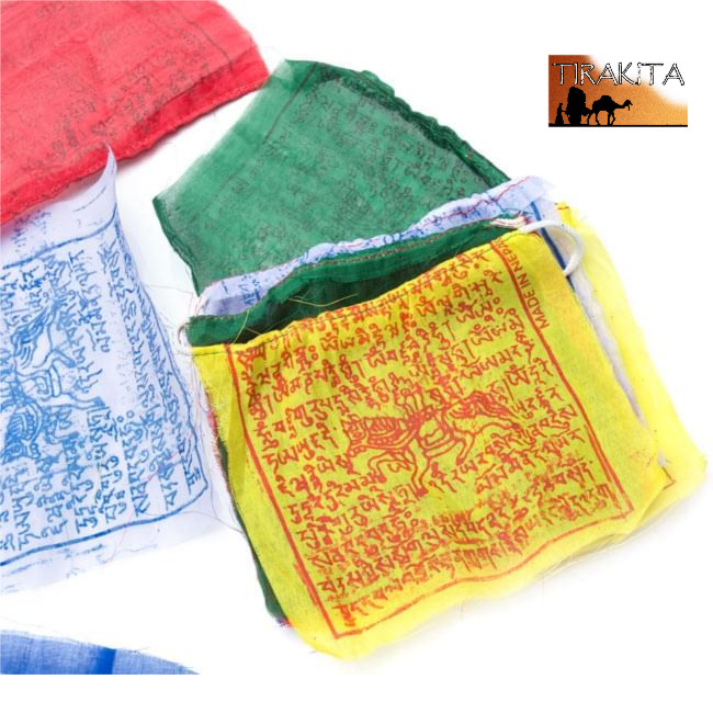 祈祷旗 タルチョク チベットやネパール 北インド地方等で その特徴的な風景の中でも一際目を引く タルチョーと呼ばれる5色の旗です タルチョーと呼ばれる5色の旗があります このタ タルチョー 約11cmx約10cm インド マニ旗 布 約260cm チベット 五色旗 アイテム勢ぞろい エスニック ルンタ 新作製品、世界最高品質人気! アジア ファブリック