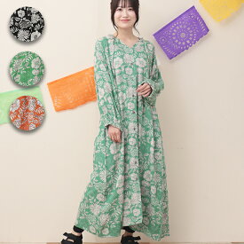 Shanti Shanti ガーデン花柄ワンピース【WEB限定】 ／ ロングワンピース レディース 春 夏 羽織り 長袖 シャツワンピース ギャザー フレア フラワー 花柄 オレンジ グリーン ブラック ボタン Vネック 華やか レーヨン 綿 麻 ns エスニック チチカカ TITICACA