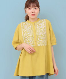 Rico クレープペイズリー刺繍プルオーバー ／ ブラウス トップス レディース 春 夏 半端袖 ハンド刺繍 華やか ナチュラル 大人っぽい 落ち着きカラー インド綿100％ ドルマンスリーブ ふんわり ライトベージュ チャコールグレー イエロー エスニック チチカカ TITICACA