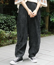 アディレプリントデニムパンツ ／ エッグパンツ バルーンパンツ ズボン ボトムス 秋 冬 ロング丈 フルレングス コクーン ぽってり バルーン ジーンズ生地 抜染プリント アディレ ウエストゴム シンプル レディース ブラック インディゴ エスニック チチカカ TITICACA