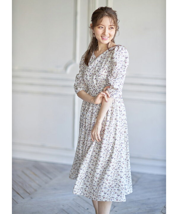 楽天市場 ギャザースリーブフラワープリントワンピース Samorde サモード Tocco Closet トッコクローゼット レディース レモン ベージュ オフホワイト 上品でチャーミングな花柄で飽きが来ず重宝すること間違いなし ｔｏｃｃｏ