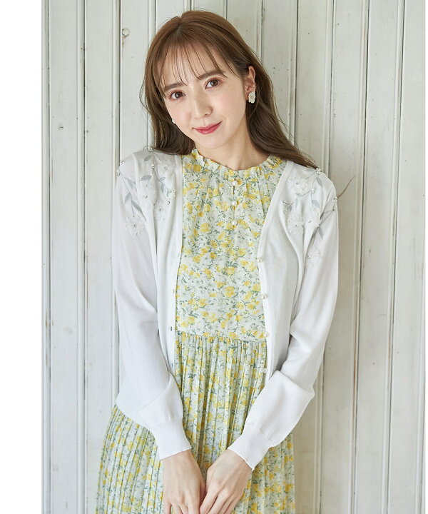 パールビジュー付きオーガンジーフラワー刺繍入りカーディガン【cansol キャンソル】tocco closet(トッコクローゼット) 上品可愛いディティールで全方位ウケカーディガン。レモン オフホワイト アイスグレー tocco トッコクローゼット ビジュー付きカーディガン