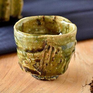 喜楽庵 陶芸家 塚本治彦 織部ぐい呑 桐箱入 和食器 ぐい呑み・おちょこ 作家作品 手造り 1点物 酒器 ぐい呑み ぐい呑 a-TH-gu-38