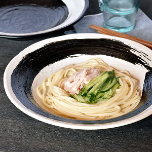 極刷毛 白 8.0寸つけ麺皿 めん皿 約24.4cm 白系 中華食器・アジアン食器 つけ麺用皿 日本製 美濃焼 業務用 黒 白 刷毛目 めん鉢 ラーメン つけ麺 和え麺 うどん そば おもてなし料理 28-673-108-ka