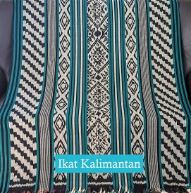 カリマンタンのイカット（白黒にグリーンのライン）