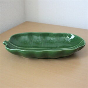 バナナリーフのプレート