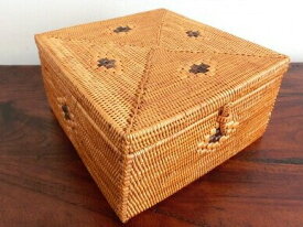 アタかご製　正方形ボックス模様入り【縦横19cm×高さ10cm】蓋付き ふたつき 収納バスケット 収納カゴ 収納かご 収納ボックス かご カゴ 小物入れ インテリア おしゃれ かわいい 籠 ナチュラル リゾート バリ島 バリ雑貨 アタ製品 アタ製かご