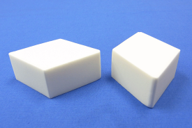 【数量限定】化粧用スポンジパフ(ダイヤ型)2個入　材質：合成ゴム73mm X 52mm　厚み25mmカラー：白硬度FP27°(F-2)化粧 スポンジ パフ メイク メイクスポンジ クリーム BB メンズコスメ 化粧用具 OEM 製造 東京パフ