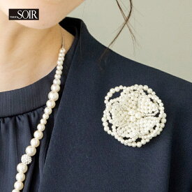 パールブローチ 東京ソワール カラーフォーマル コサージュ お花 シンプル レディース 女性用 ミセス アクセサリー コーディネート プレゼント ギフト 卒業式 入学式 七五三 二次会 パーティー 食事会 顔合わせ 前撮り 華やか 白 ホワイト 式典 セレモニー 5553125-10
