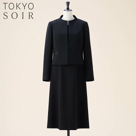 喪服 レディース ブラックフォーマル 婦人 女性 スーツ アンサンブル 東京ソワール 漆黒 葬式 葬儀 通夜 告別式 卒業式 式典 喪主 親族 参列 先生 教員 冠婚葬祭 スタンドカラー オールシーズン 洗える ウォッシャブル シンプル 前開き 定番ミセス 40代 50代 60代 7403900-00
