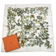 新品同様 HERMES エルメス カレ90 AU COEUR DES BOIS 森の中で スカーフ シルク ホワイト 箱付き