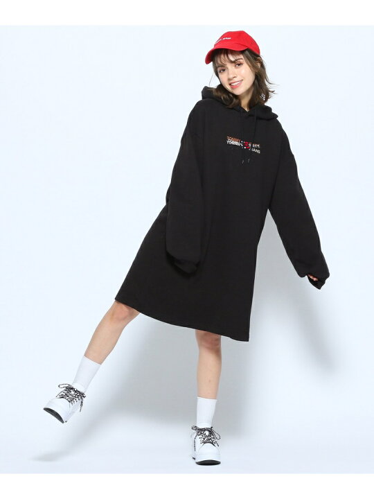 楽天市場 Sale 30 Off W Tommy Hilfiger トミーヒルフィガー オーバーレイロゴパーカーワンピース Tommy Jeans トミーヒルフィガー ワンピース ワンピースその他 パープル ブラック Rba E 送料無料 Rakuten Fashion Tommy Hilfiger