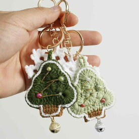 キーホルダー クリスマスツリー 雪の結晶 手編み 毛糸 ハンドメイド かわいい 抹茶色 軍緑色