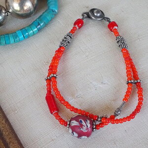 フラワービーズとホワイトハートのブレスレット【送料無料】【ブレスレット】【フラワービーズ】【ホワイトハート】【アンティーク】【ガラス】【とんぼ玉】【アクセサリー】【ラッピ