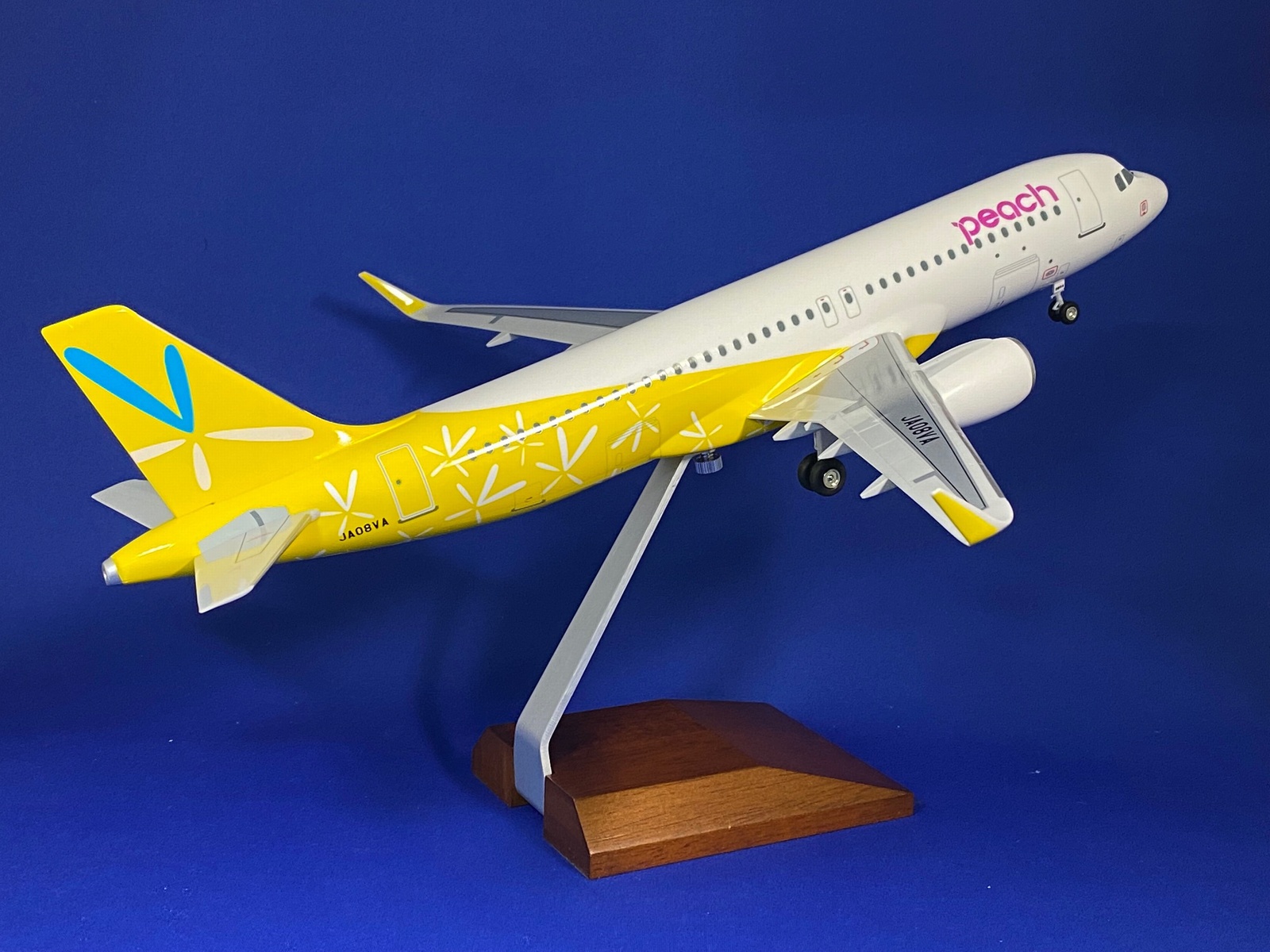 エアバス A320SL ピーチ・アビエーション 特別塗装「Fly Peach to AMAMI」 JA08VA 1/100 ※プラ製  2022年2月20日発売 EVERRISE飛行機/模型/スナップタイプ(組立式) [MM10009] | 航空機模型ＴｏｐＧｕｎトップガン