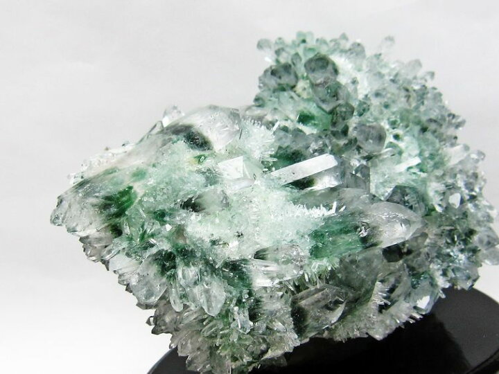 楽天市場】1.3Kg 緑水晶 クラスター 原石 クリスタル 置物 