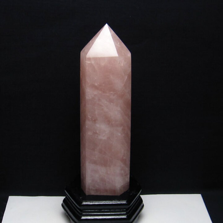 楽天市場】1.4Kg ローズクォーツ ポイント 六角柱 台座付属 rosequartz 