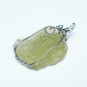 ���r�A���O���X �y���_���g libyan desert glass �y���_���g�g�b�v ���r�A���K���X ���r�A���f�U�[�g�O���X pendant ��_�� �������� 112-13566