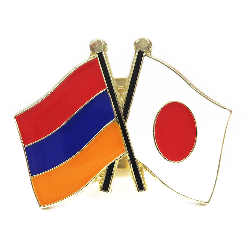 販売期間 限定のお得なタイムセール スーツやキャップやバッグに付けてオシャレ ピンバッジ2ヶ国友好 日本国旗 商い 約20×20mm アルメニア国旗