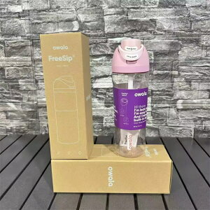 Owala FreeSip Tritan ���� 24oz �X�g���[�J�b�v �_�u���h�����N ���b�N�t�� �����v�b�V�� �R��h�~ �L�� �H��@�Ή� �y��180g �X�|�[�c�W�� �ʊw �I�t�B�X �A�E�g�h�A �� �M�t�g
