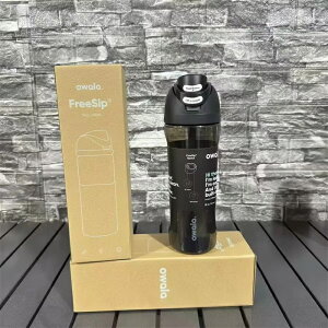 Owala FreeSip Tritan ���� 24oz �X�g���[�J�b�v �_�u���h�����N ���b�N�t�� �����v�b�V�� �R��h�~ �L�� �H��@�Ή� �y��180g �X�|�[�c�W�� �ʊw �I�t�B�X �A�E�g�h�A �� �M�t�g