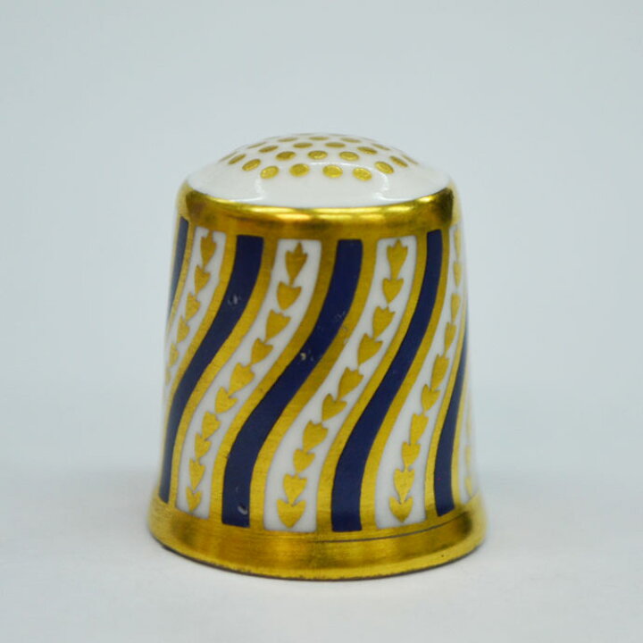 楽天市場】アンティーク シンブル royal crown derby ロイヤルクラウンダービー 1984年頃 The Spiral Stripe 1890 ヴィンテージ ソーイング 裁縫 アイテム インテリア 雑貨 かわいい 指貫 指ぬき : 英国雑貨「トゥーシェ」 楽天市場】アンティーク シンブル royal crown derby ロイヤルクラウンダービー 1984年頃 The Spiral Stripe 1890 ヴィンテージ ソーイング 裁縫 アイテム インテリア 雑貨 かわいい 指貫 指ぬき : 英国雑貨「トゥーシェ」